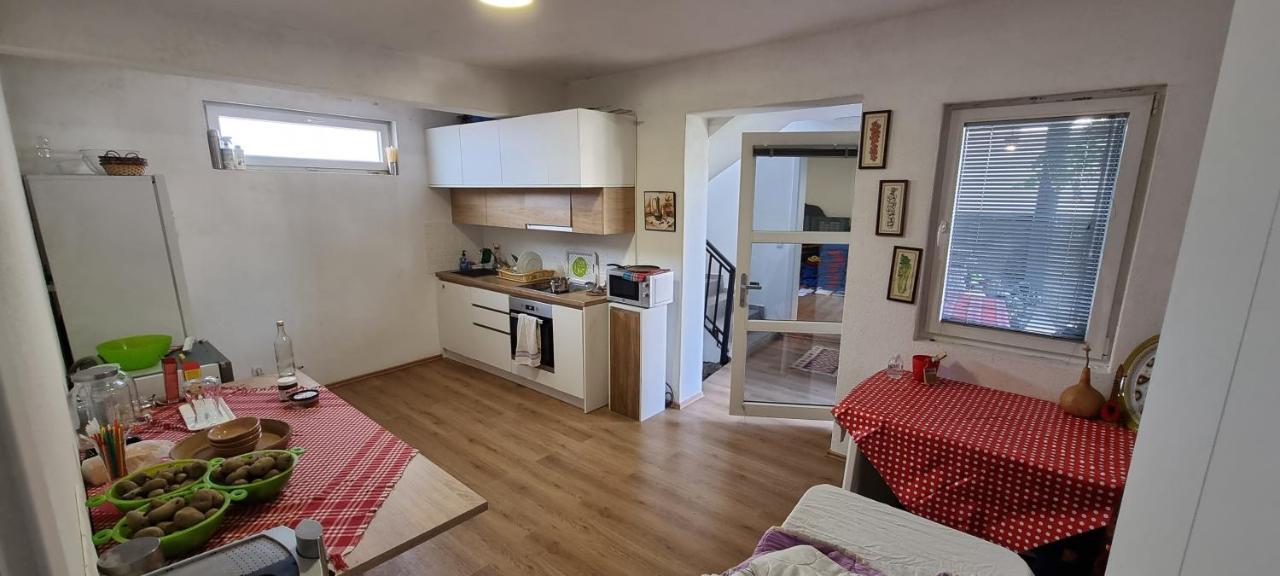 Bora Hotel Peje Buitenkant foto