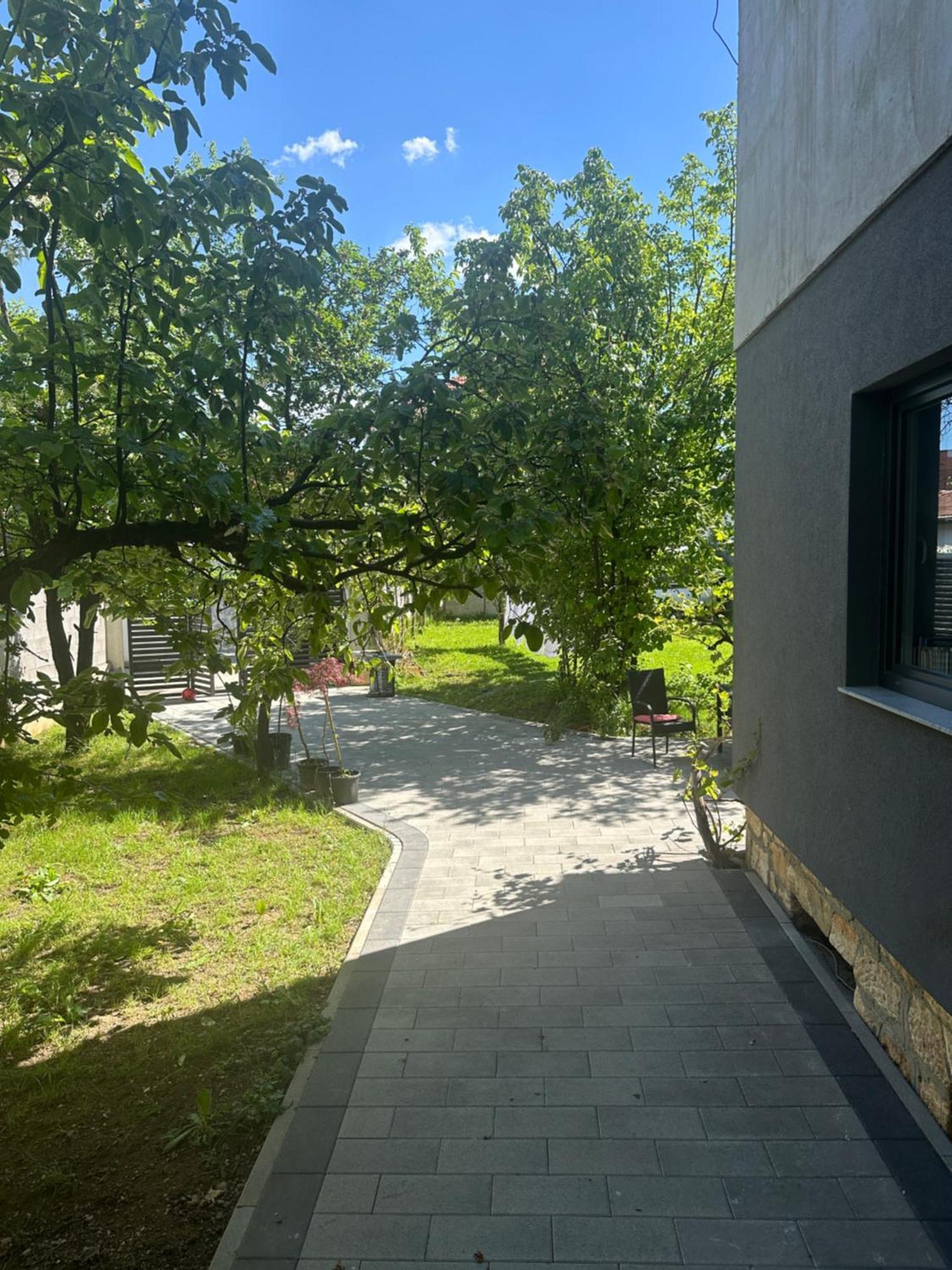 Bora Hotel Peje Buitenkant foto